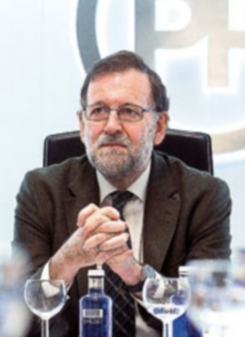 Rajoy cree que el PP “está dando la batalla política” 1 El líder del Ejecutivo en funciones y presidente del PP