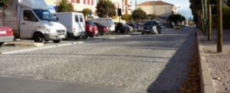 Estado actual del tramo de la calle Camilo José Cela que mañana se asfaltará./Gabriel Gómez