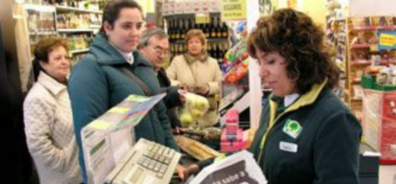 Presentando el cupón que cada día se publica en El Adelantado se obtiene gratuitamente el producto./  Gabriel Gómez