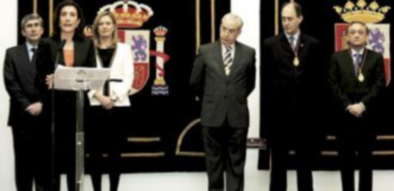 Los nuevos consejeros tomaron posesión en presencia de la presidenta de las Cortes y la consejera de Hacienda./ ICAL )