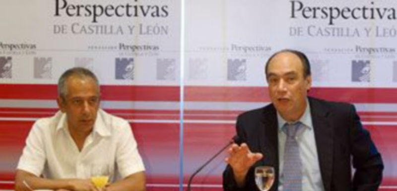 Francisco Ramos (d) presenta el estudio con su autor