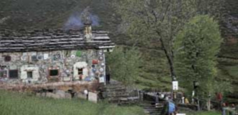 Del Guggenheim de La Sía a los campos de Castilla 1 Casa de Damián y Jaime en el valle de La Sía (Burgos)