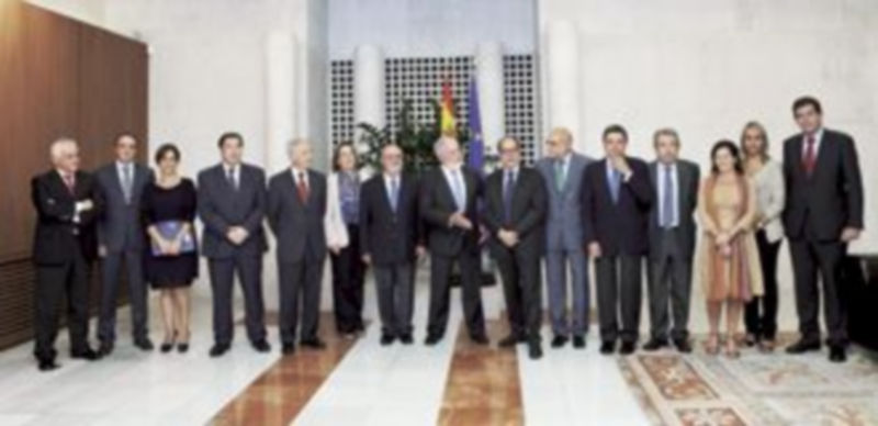 Silvia Clemente (3 i) asiste en Bruselas a una reunión sobre la PAC con el resto de consejeros autonómicos y Miguel Arias Cañete