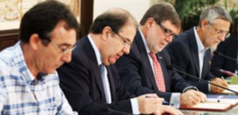 Ángel Hernández (i)