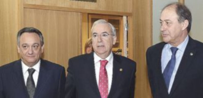 Jesús Encabo (c) explica la propuesta de Plan Anual de Fiscalizaciones 2013. / Ical