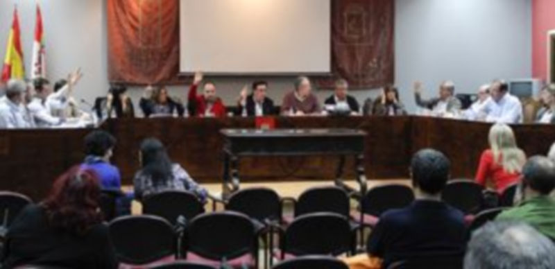 Un momento del desarrollo del pleno ordinario que tuvo lugar en la noche del viernes. / Gabriel Gómez