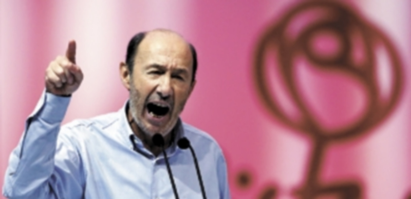 Alfredo Pérez Rubalcaba cerró ayer la Conferencia Política intentado transmitir a la ciudadanía un mensaje de unidad y fuerza. / Javier Barbancho (Reuters)