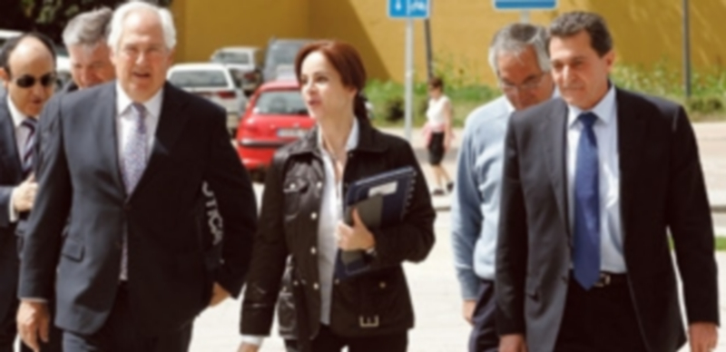 Clemente apuesta por la renovación del capital humano en el campo 1 Clemente junto al delegado de la Junta en León