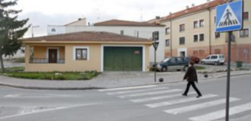 Exterior de la sede de Cruz Roja ubicada junto a la rotonda del Castillo del municipio. / Gabriel Gómez