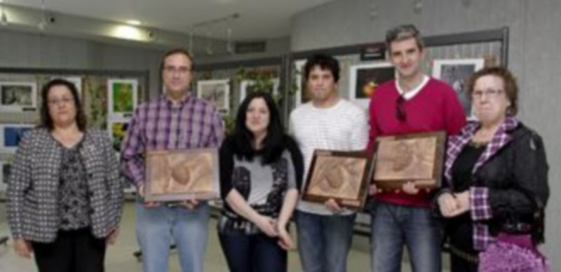 Ganadores del certamen tras la entrega de premios ayer en Alfonsa de la Torre. / Gabriel Gómez