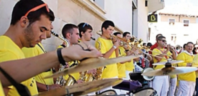 La charanga ‘Noche y Día’ en una de sus actuaciones. / E. A.