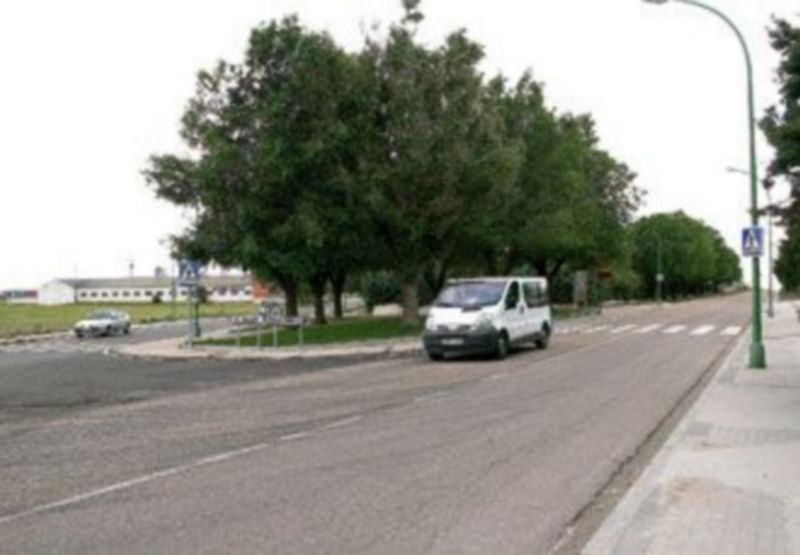 Estado actual de los accesos desde las carreteras de Valladolid y Olmedo a la altura del Instituto./GABRIEL GÓMEZ