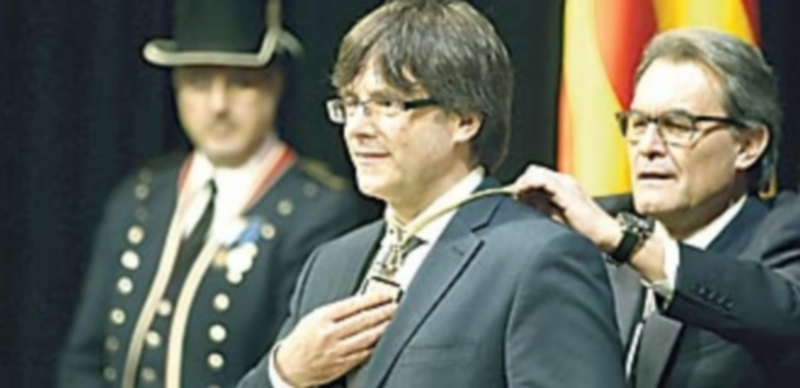 Puigdemont promete el cargo sin referirse al Rey ni a la Constitución 1 El expresidente de la Generalitat