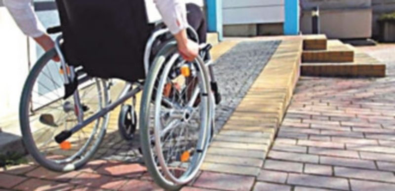 La Junta crea un Plan de Igualdad para personas con discapacidad 1 El objetivo prioritario de este primer Plan de Igualdad es la accesibilidad como factor clave en el desarrollo habitual. / EFE