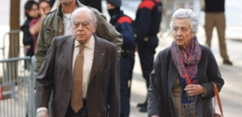 El matrimonio Pujol Ferrusola a su llegada a la Ciudad de Justicia de Barcelona