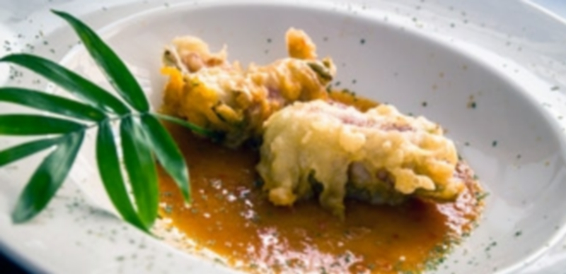 ‘Crujiente de gambón con salsa de marisco’