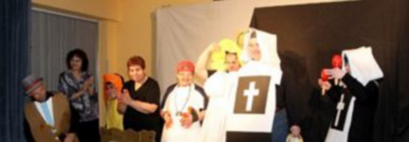 Los usuarios saludan al público después de una de las actuaciones. / Gabriel Gómez