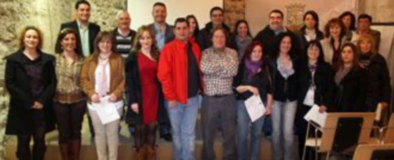 Alumnos de los dos talleres de empleo tras recibir sus correspondientes diplomas. / Gabriel Gómez