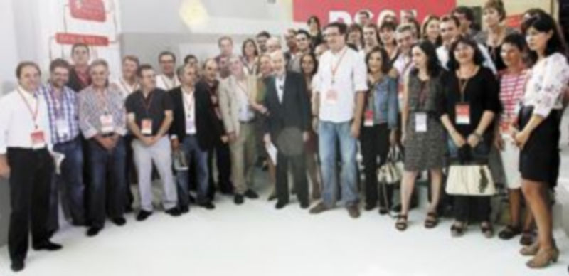 Alfredo Pérez Rubalcaba posa con la delegación socialista de Castilla y León