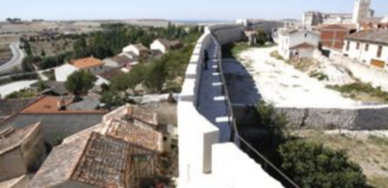 El tramo desde el Castillo hasta el torreón de Santiago tiene 390 metros de longitud. / Gabriel Gómez.