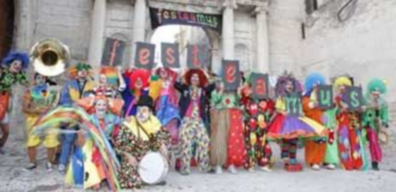 Un pasacalles por las calles de la villa abrió las actividades del Festival./ Gabriel Gómez