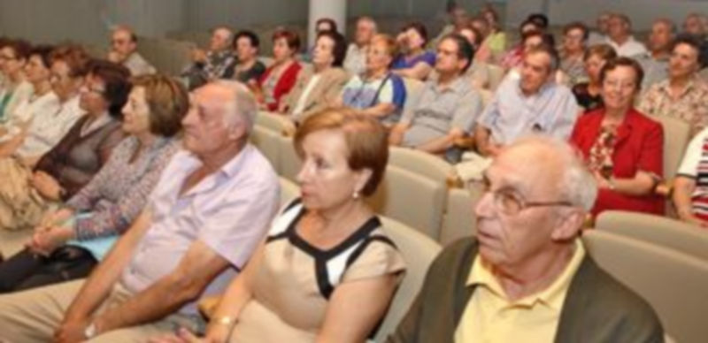 Participantes a una de las clases de la Universidad de la Experiencia en una ocasión anterior. / Gabriel Gómez