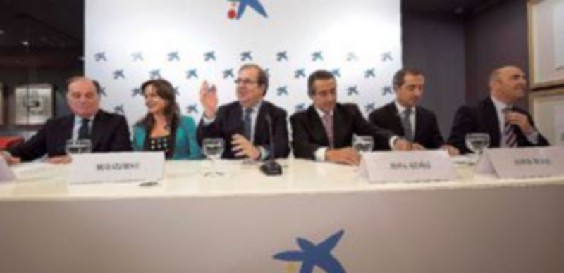 Herrera (2i) y el director general de CaixaBank