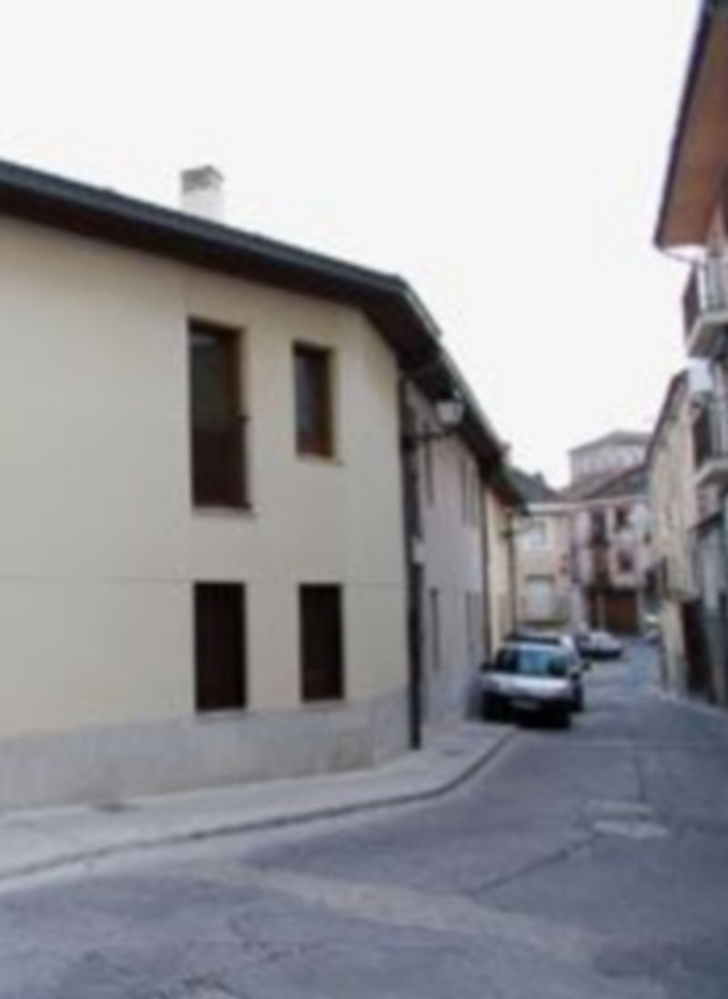 Viviendas de protección oficial de Niñas Huérfanas