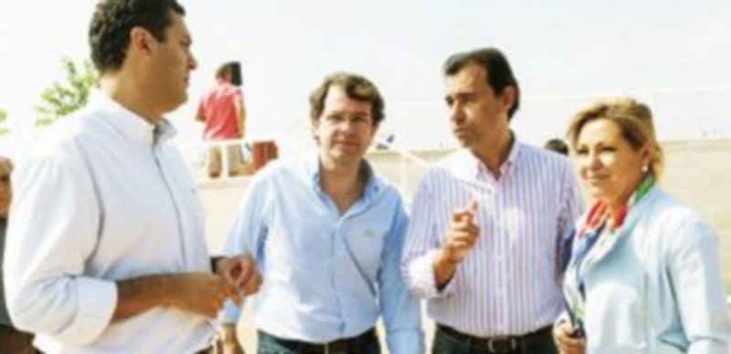 El PSOE propone más políticas activas de empleo para luchar contra el paro 1 Fernández Mañueco (2i)