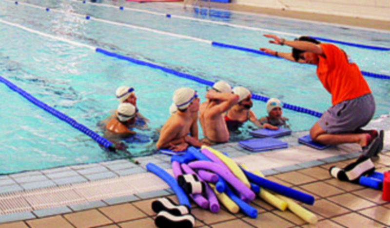 Los cursos de aprendizaje de natación comenzarán en octubre. /GABRIEL GÓMEZ