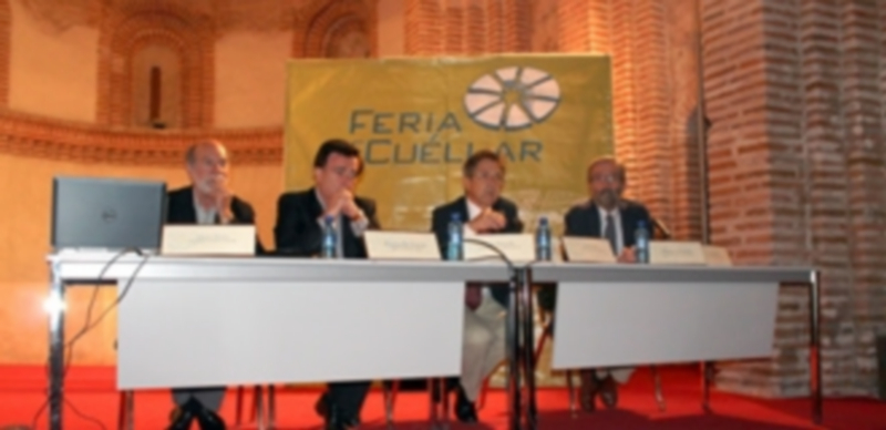 El Director General de Transportes de la Junta (segundo por la derecha)