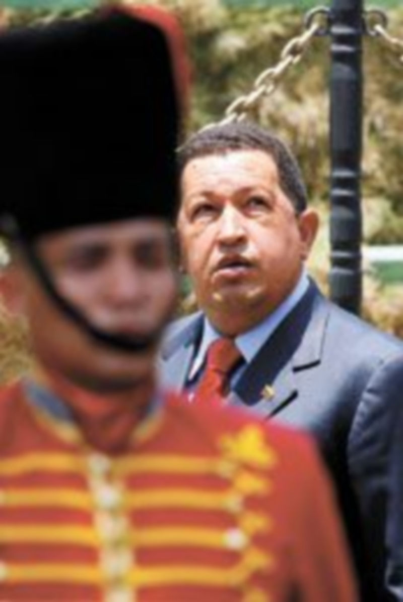 Imagen facilitada por la Policía con los rostros de los 14 integrantes de Segi que se habrían convertido en pistoleros de ETA.