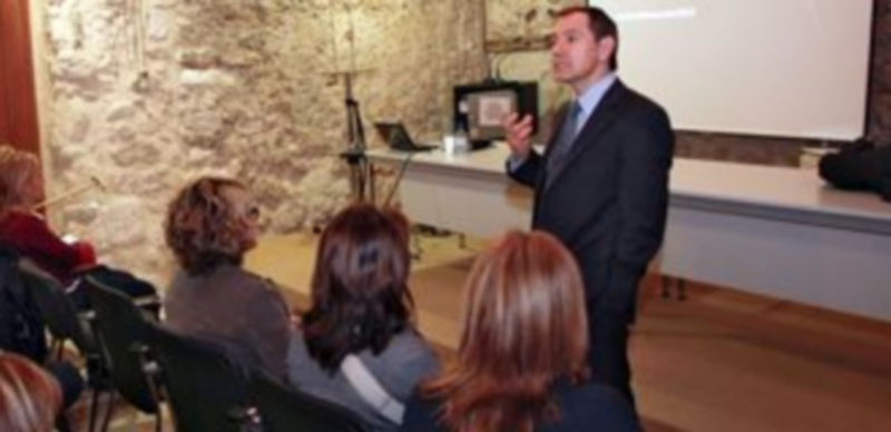 La anterior charla organizada por el AMPA de la villa fue un éxito./ Gabriel Gómez