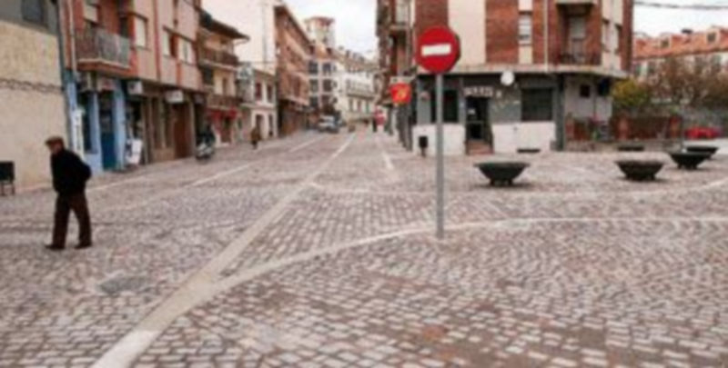 Aspecto que presentaba ayer la calle Resina trasla conclusión de las obras. / GABRIEL GOMEZ