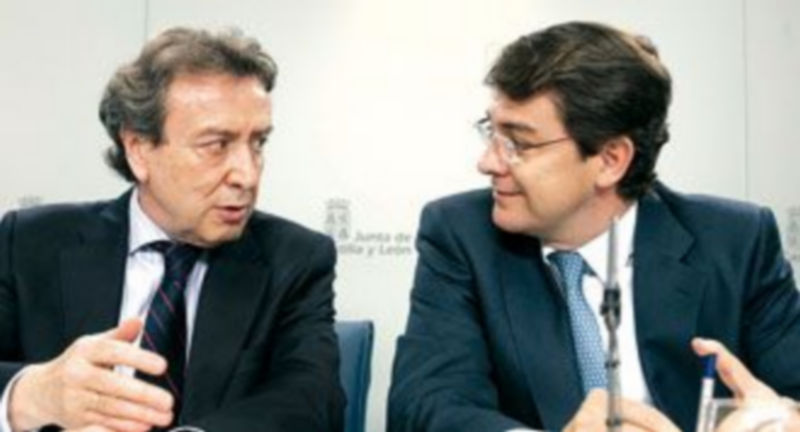 José Antonio de Santiago-Juárez (i) y Alfonso Fernández Mañueco