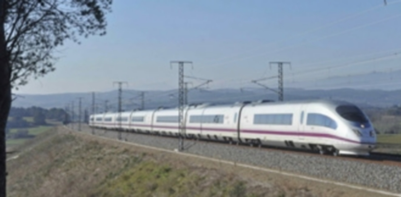 El Gobierno anuncia el presupuesto para la integración del AVE en León 1 El tramo de AVE pretende acortar tiempos en la comunicación León-Asturias. / Efe