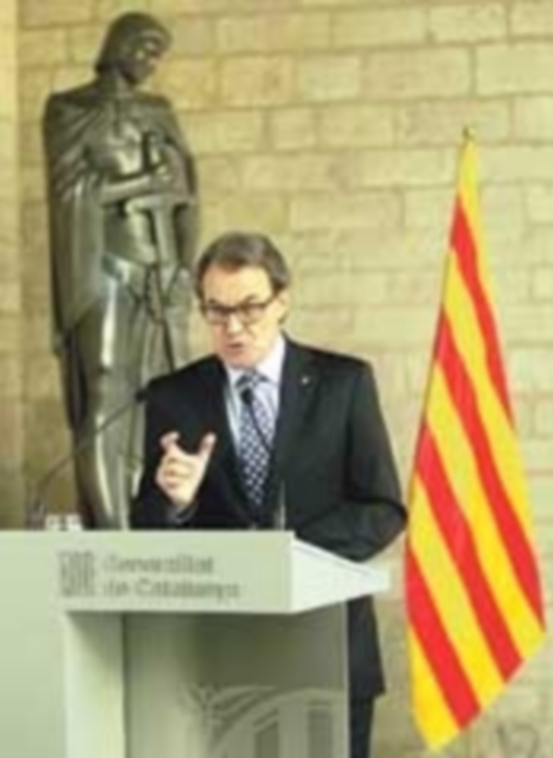 Mas se declara como el máximo responsable de la iniciativa del 9-N 1 Artur Mas durante la rueda de prensa ofrecida en el Palau de la Generalitat . / EFE