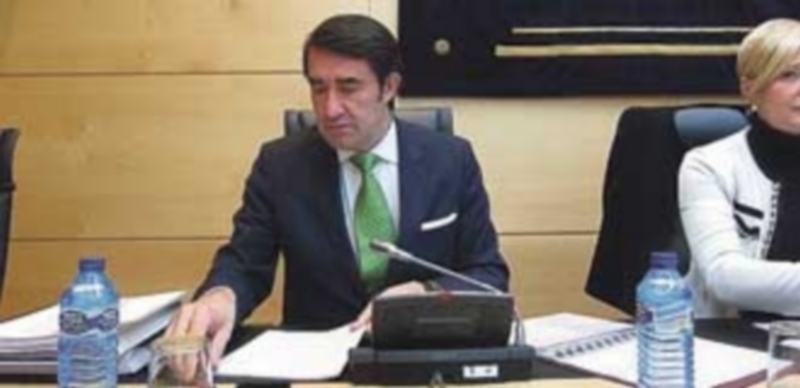 La Junta destinará 28,6 millones a la renovación de las carreteras 1 El consejero de Fomento y Medio Ambiente de Castilla y León
