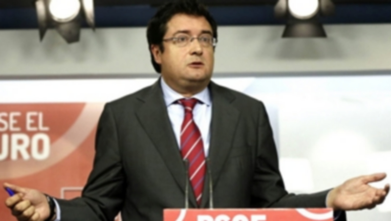 El PSOE propone a Óscar López como nuevo portavoz en el Senado 1 Óscar López se perfila como nuevo portavoz tras dejar Chiviteel escaño y el puesto de portavoz socialista en el Senado. / Efe