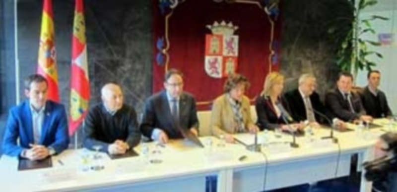 La Junta favorece el acceso al deporte a personas discapacitadas 1 Las consejeras de Cultura