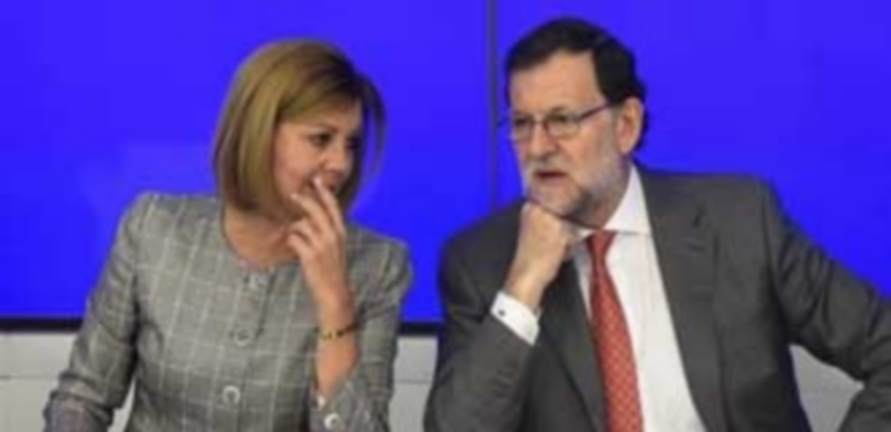 Rajoy avisa que la campaña “no es para hacer amigos” 1 María Dolores de Cospedal junto al presidente del Gobierno