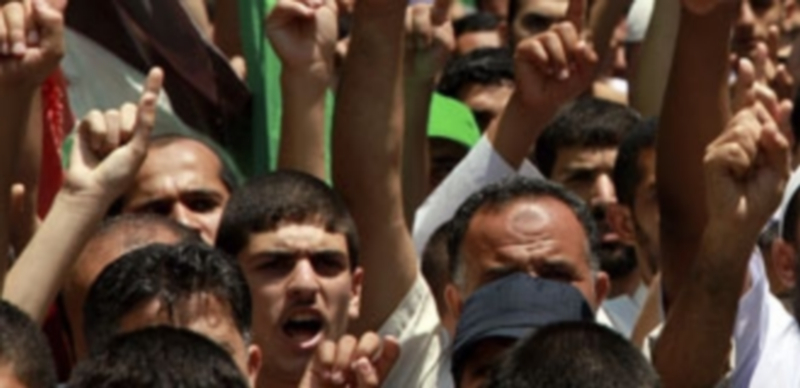 Seguidores palestinos de Hamás protestan contra nuevos ataques israelíes sobre Cisjordania. / Efe