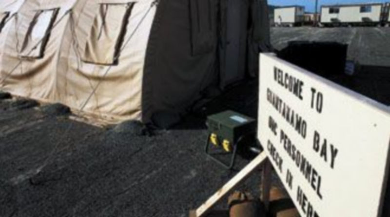 Un prisionero yemení que lleva casi ocho años en una celda de aislamiento mantiene que agentes de EEUU le arrancaron las uñas y le aplicaron descargas.  / Efe