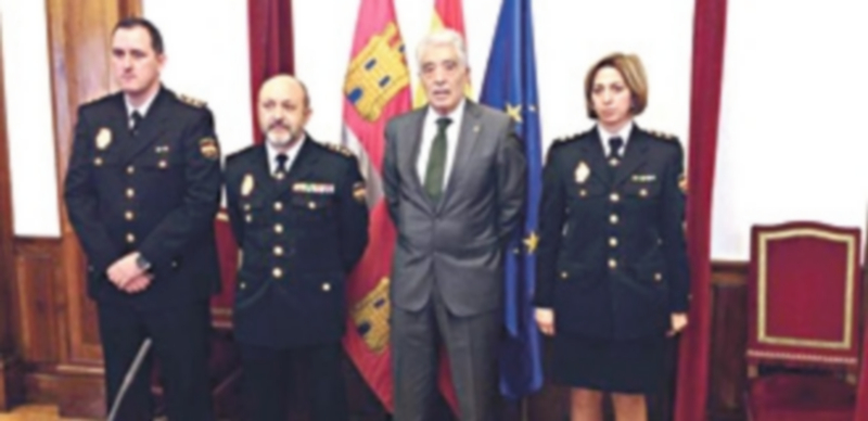 El subdelegado del Gobierno en Salamanca y los superiores del Cuerpo Nacional de Policía encargados del caso. / E. P.