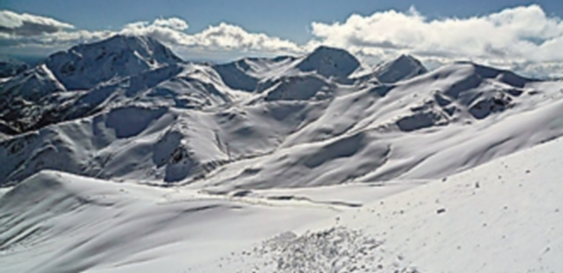 Las montañas en las que se instalaría la estación de esquí de San Glorio