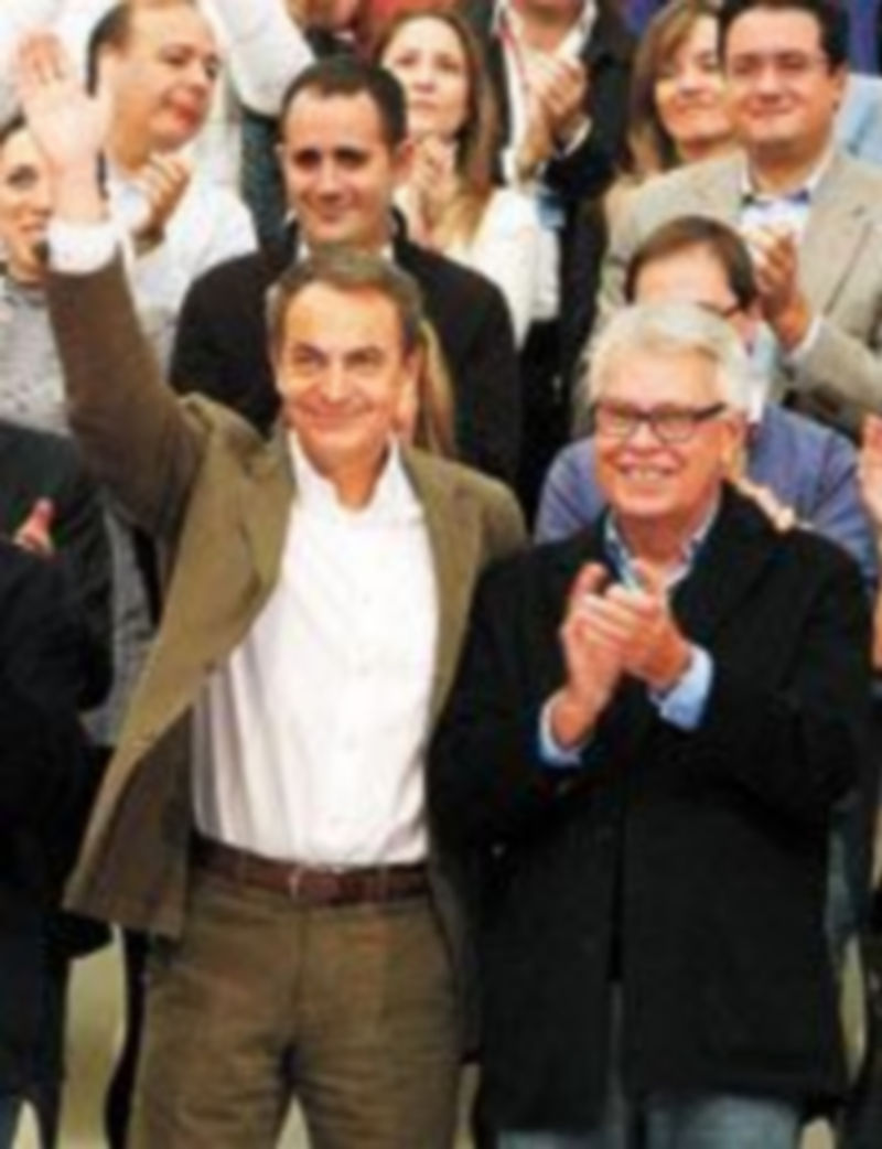 Rodríguez Zapatero y Felipe González compartieron ‘cartel’ hace unos meses en un acto económico del partido. / Efe