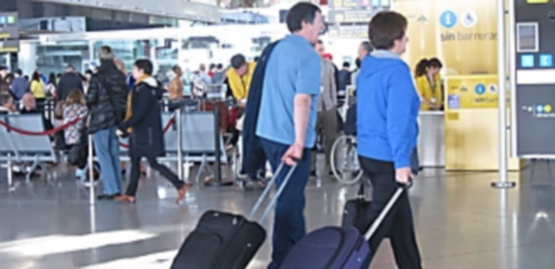 Más de 33.000 personas emigraron de la Comunidad durante el año pasado 1 La mayoría de los ciudadanos que decidieron marcharse de Castilla y León fueron hombres. / Europa Press