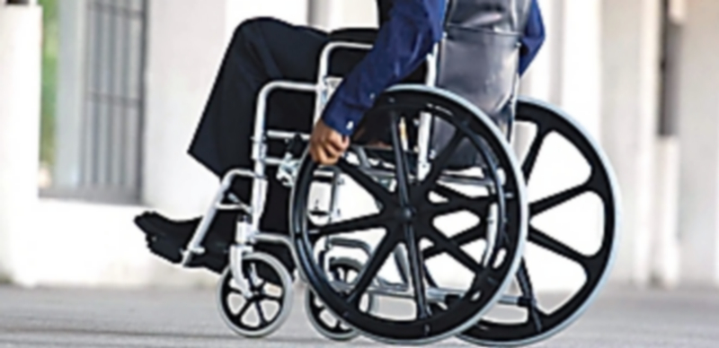 La Junta fomenta los asistentes para ceder autonomía a los discapacitados 1 Cada persona puede elegir el tipo de servicio que se adapte a su necesidad / Efe