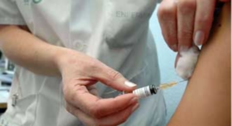 Sanidad prioriza la vacunación de tosferina en las mujeres embarazadas 1 La vacunación de los niños nacidos a partir de 2010 se irá realizando en función de la disposición de las dosis necesarias. / E. P.