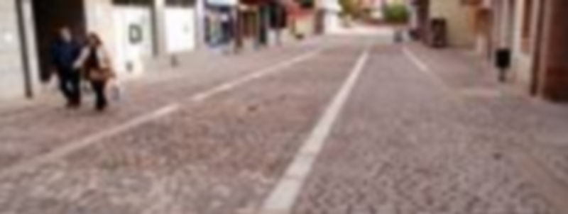 Un tramo de la calle Resina será peatonal desde las 2 de la tarde del sábado a las 12 de la noche del domingo. / Gabriel Gómez